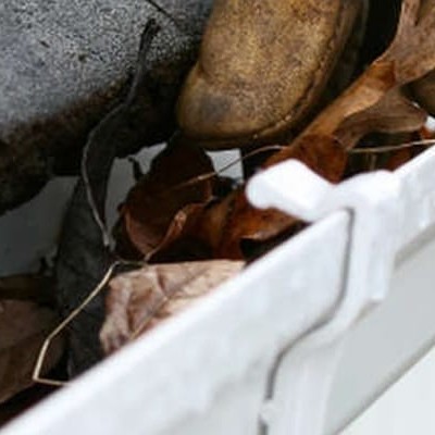 5 Simple Ways to Prevent Gutter Clogging